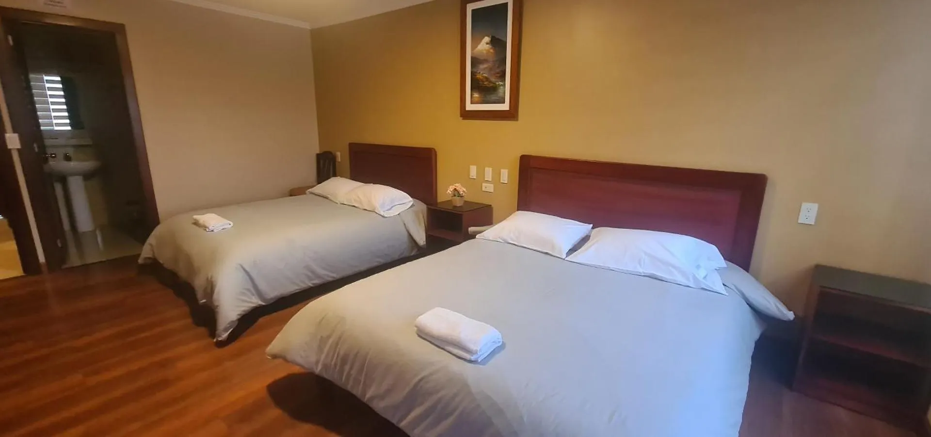 Hostal California By Chat Noir Cuenca Hotel