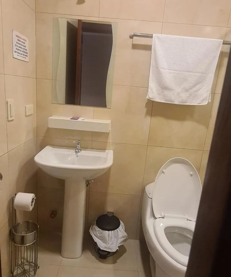 ** Hotel Hostal California By Chat Noir Cuenca Ecuador
